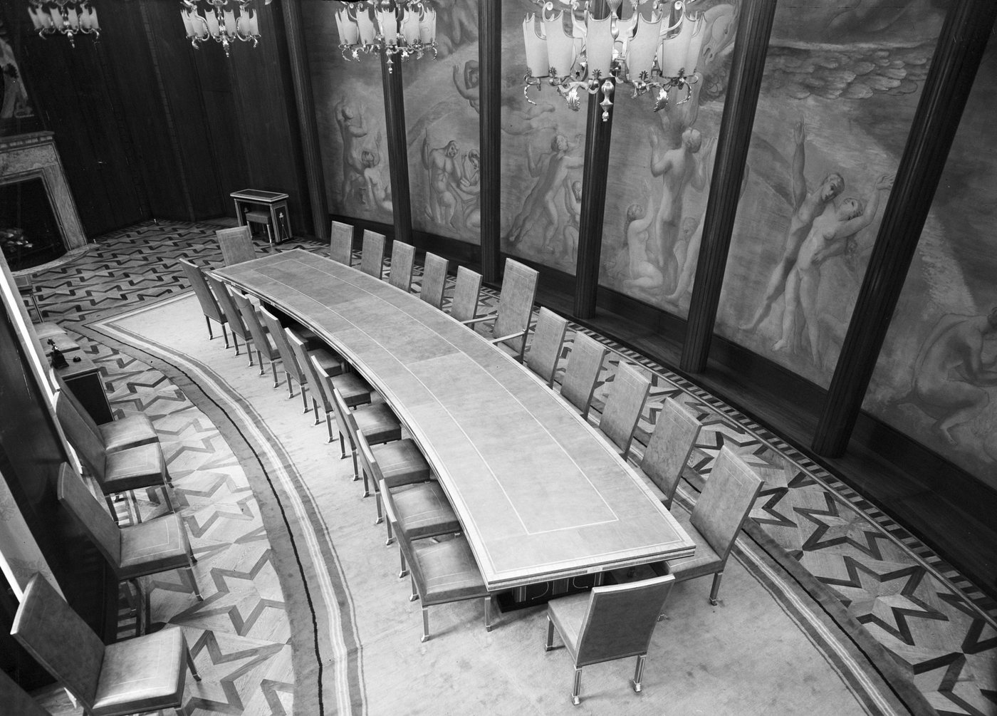 Tändstickspalatsets sessionssal med långt styrelsebord, ca 1926–1929